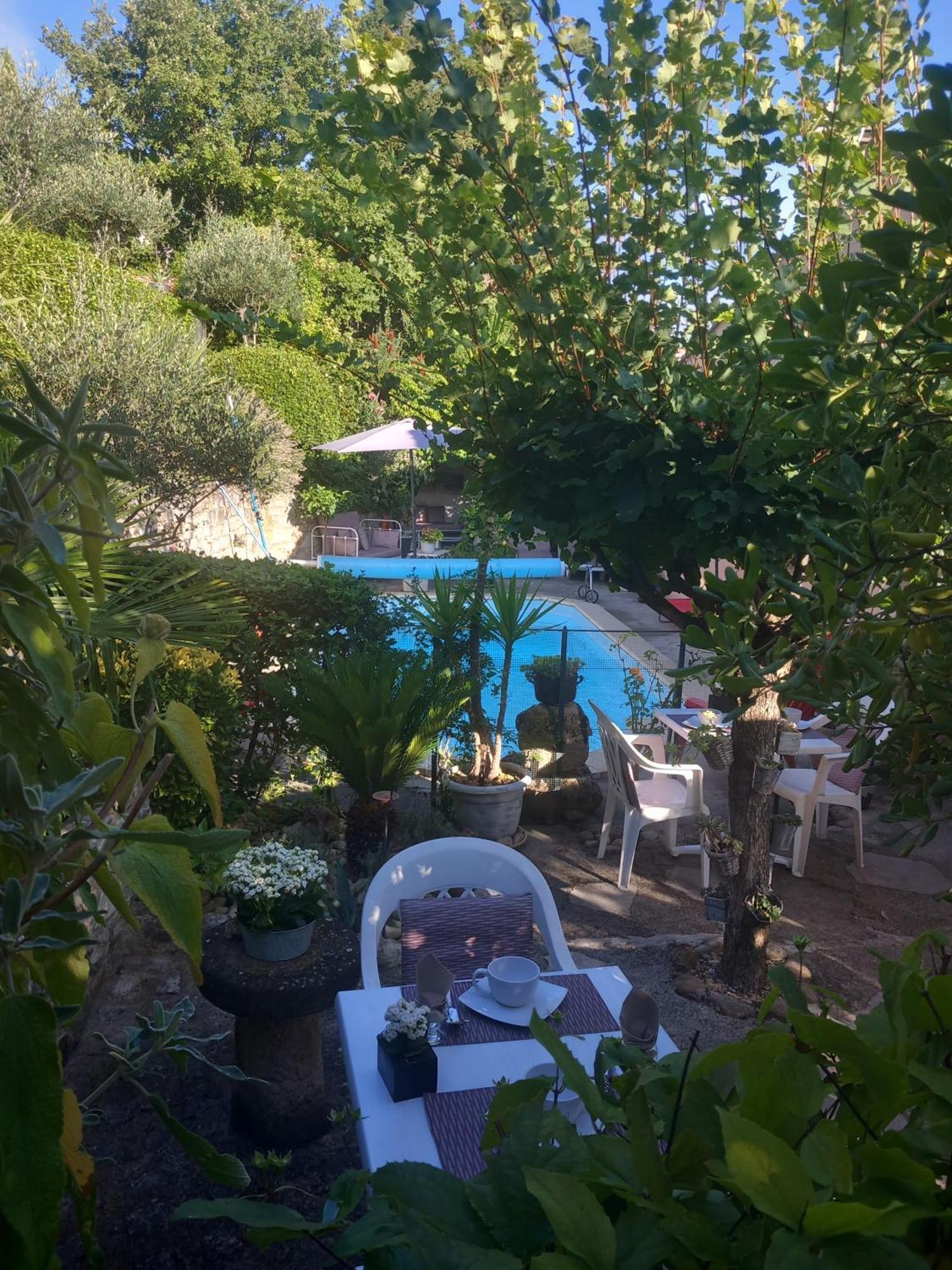 La Sapiniere -Chambres Climatisees Buisson ภายนอก รูปภาพ